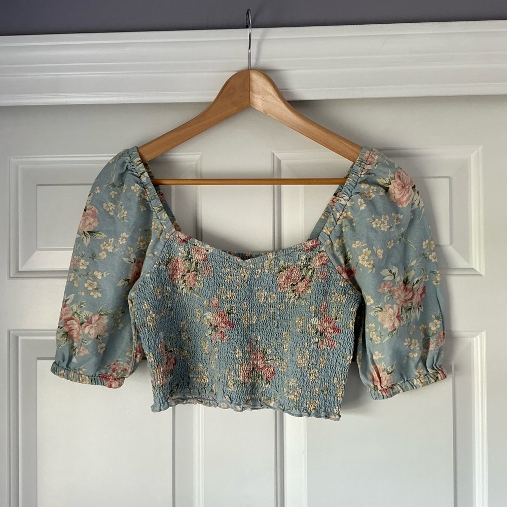 American Eagle Outfitters Light Blue Floral Smocked Linen Blend Crop Top XS